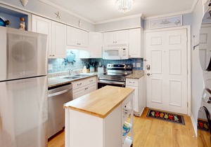 Seas the Day - all-suite getaway with pools, tennis, steps to beach