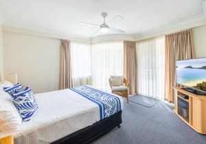 Seashells, 2,21-23 Magnus Street -Unit with Air con, complex lift and pool, close to town