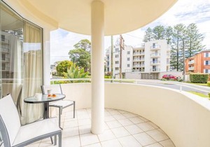 Seashells, 2,21-23 Magnus Street -Unit with Air con, complex lift and pool, close to town