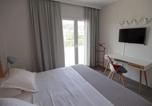 Seaside Renovated Top Floor Apartment