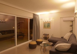 Seaside Renovated Top Floor Apartment
