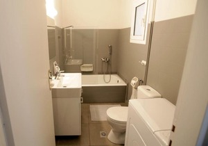 Seaside Renovated Top Floor Apartment