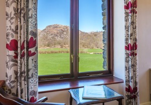Seathwaite Lodge - 3-Bed Cottage in the Duddon Valley. Pub nextdoor