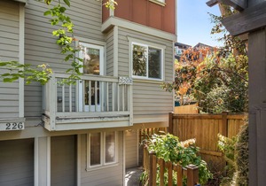 Seattle Vacation Home: Life's A Mountain - 3 bedrooms each w/ ensuite bath