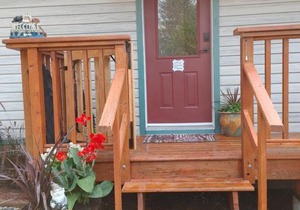 SeaView Getaway Luxury Cottage Rental, minutes from Wakefield Beach or downtown Sechelt
