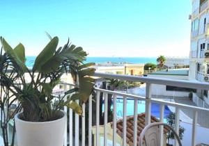 Seaview Retreat Torremolinos City Center, with pool and amazing views BY NAMASTE ELITE