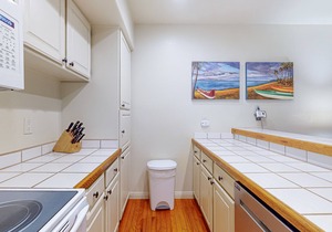 Secluded & Breezy Condo near the Ocean w/Free WiFi, Shared Outdoor Pool & Grills