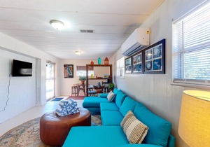Secluded home near the beach with fast WiFi and central AC - snowbirds welcome