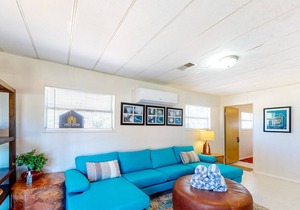 Secluded home near the beach with fast WiFi and central AC - snowbirds welcome