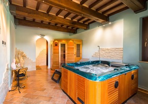 Secluded Mansion in Perugia with Jacuzzi