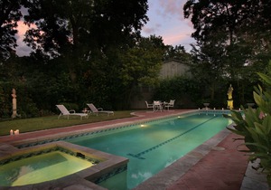 Secluded Retreat Near Riverwalk