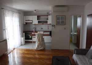 Second Floor apartment with approx. 40m ² air conditioning, balcony, panoramic sea view