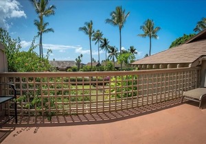 Second-Floor Condo near the Beach w/ Garden View, Lanai & Shared Pool/Hot Tub!