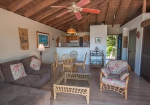 Second-Floor Condo near the Beach w/ Garden View, Lanai & Shared Pool/Hot Tub!