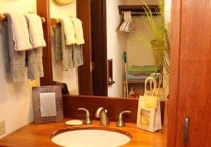 Second-Floor Condo w/ Ocean View, Lanai, WiFi, Shared Pool/Grills/Beach Access!