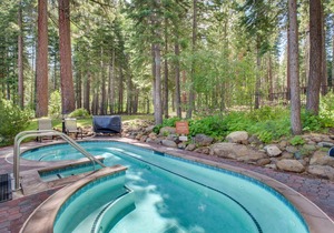 Second Floor Ski-in/Ski-Out Studio with Shared Hot Tub & Pool, WiFi, & Mtn. View