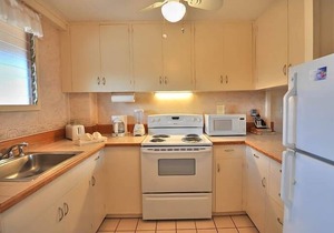 See Maui on a Budget. Stay at Honokowai Palms Across from the Ocean!