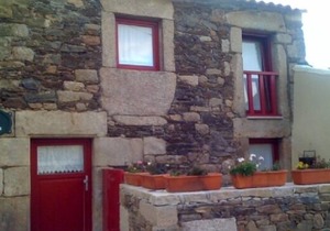 Self catering Palheiros do Castelo for 2 people