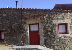 Self catering Palheiros do Castelo for 4 people