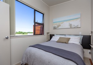 Self contained 2 bedroom beach front cottage. Waihi Beach Paradise Resort.