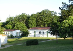 Semi-detached bungalow with microwave, in the great Vendée