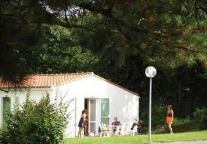 Semi-detached bungalow with microwave, in the great Vendée