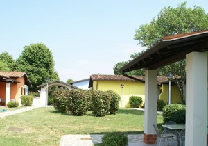 Semi-detached bungalow with AC just 3,5 km. from Sirmione