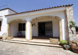 Semi-detached house with garden and pool