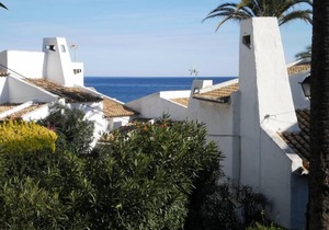 semi-detached two foor flat. Frontline on the beach in Estepona, Bahia Dorada.