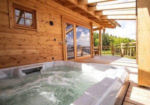 "sepperl Alm" für 4-6 Personen, 2 Separate Schlafzimmer, Terrasse mit Bergblick, Whirlpool, Infrarotliegen