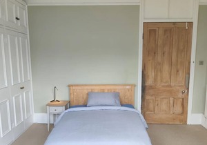 Serene 2 Bedroom Apartment in Clifton