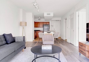 Serene Logan Circle 1BR w/Gym, W/D & Pool, walk to bars, by Blueground