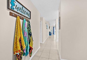 Serene Seaside Retreat - Dog friendly - 2BR Townhouse with Shared Heated Pool Steps to Paradise Beach!