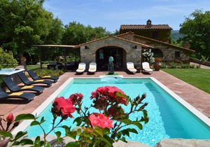 Sestuccia is a beautiful Tuscan villa just a short distance from Gaiole in Chianti