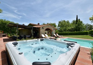 Sestuccia is a beautiful Tuscan villa just a short distance from Gaiole in Chianti