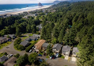 Seven Spruce by AvantStay Cute Cottage w Yard 10 Mins to Tolovana Beach State Park