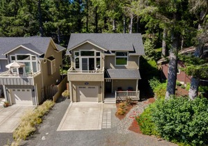 Seven Spruce by AvantStay Cute Cottage w Yard 10 Mins to Tolovana Beach State Park