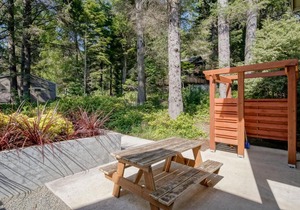 Seven Spruce by AvantStay Cute Cottage w Yard 10 Mins to Tolovana Beach State Park
