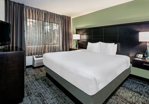 Shared Pool & Hot Tub. Free Breakfast. Near Texas Tech University & University Medical Center.