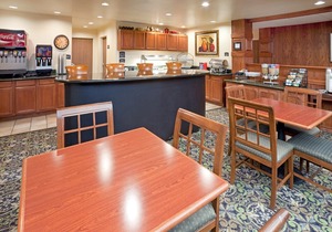 Shared Pool & Hot Tub. Free Breakfast. Near Texas Tech University & University Medical Center.