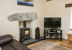 SHEPHERD'S COTTAGE, pet friendly, with open fire in Coniston