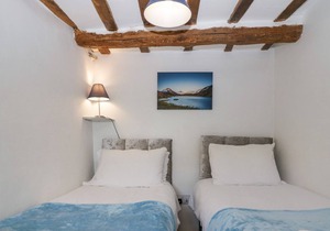 SHEPHERD'S COTTAGE, pet friendly, with open fire in Coniston