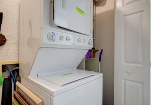 Shipwatch Villa 1309 / Internet, Community Pool, Elevator!!