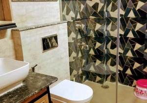 SHORT STAY 3BHK Serviced Apartment (LIFT+Kitchen+3 nights min stay) E Block Saket