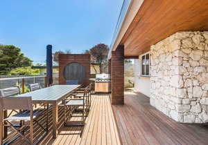 Short stroll to Sorrento Village & Beaches, Marvellous deck (sleeps 8)