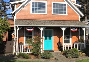 Short walk to beach, fully equipped home, WiFi, & quiet neighborhood!