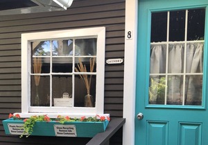 Short walk to the beach! 2 bedrooms, quiet neighborhood, fenced yard & WiFi