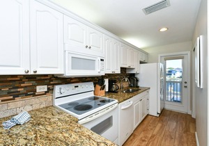 Siesta Key - Beachfront Condo - 2 BR – Free Boat Docks - Upscale - Renovated