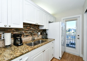 Siesta Key - Beachfront Condo - 2 BR – Free Boat Docks - Upscale - Renovated