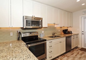 Siesta Key - Gulf-Front Retreat - 2 BR – Free Boat Docks - Upscale